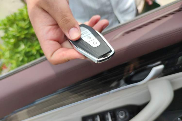 Used Geely Auto Monjaro L 2024 2.0TD High-Power Automatic Two-Wheel Drive Yunqi Version Vehicle Key