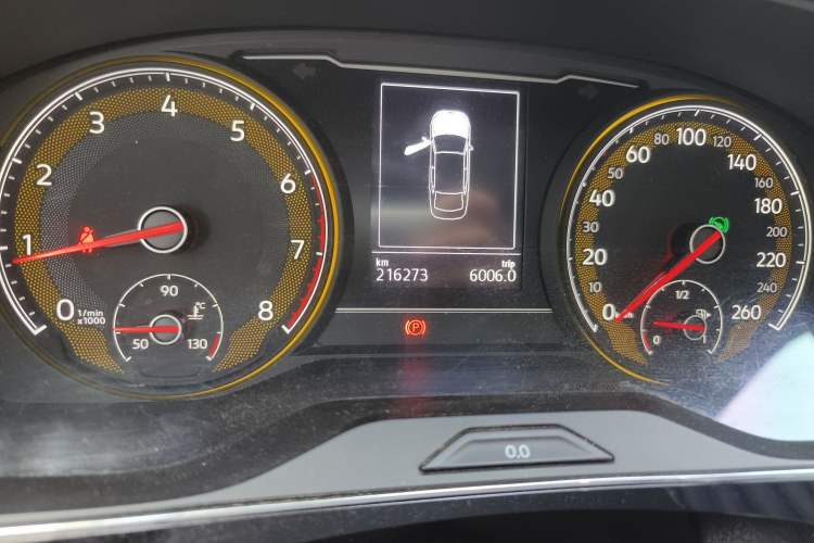 Used Volkswagen Passat 2019 280TSI Business Edition China VI Odometer Close Up