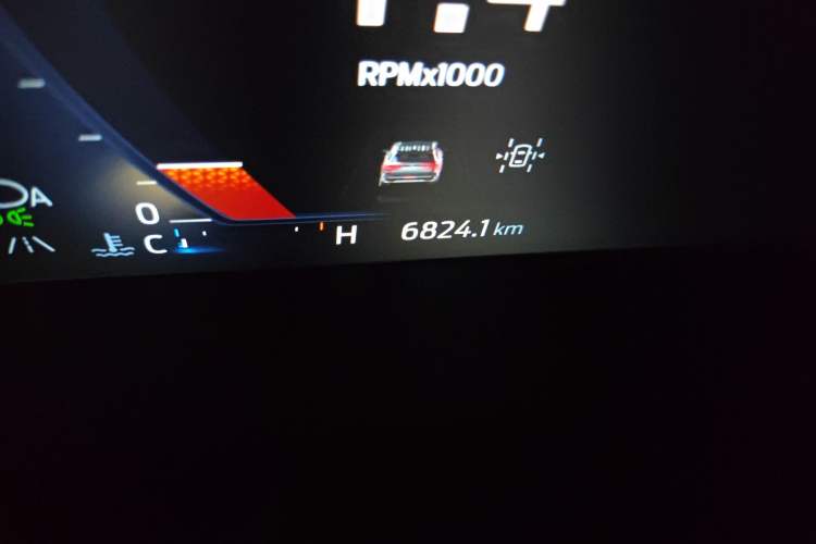 Used Ford Explorer 2024 2.3T EcoBoost Kunlun Peak Edition 7-Seater Odometer Close Up