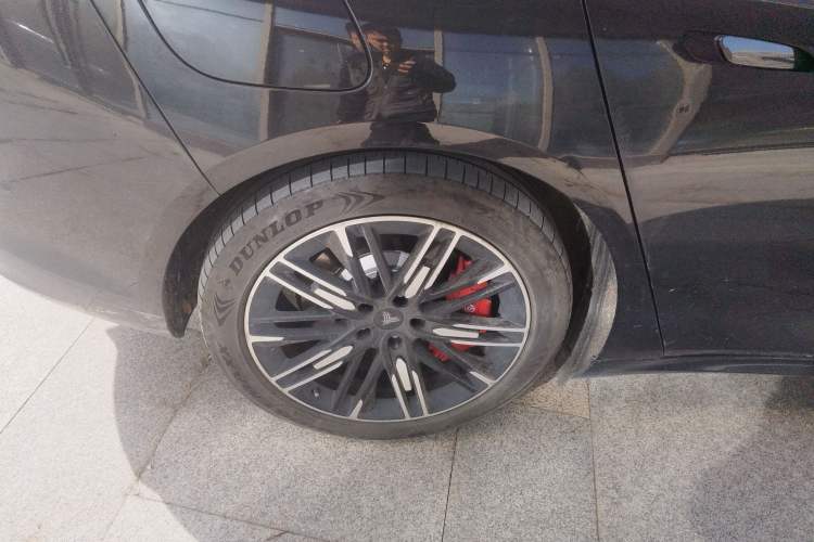 Used NETA S 2023 All-Electric 520 km Range Rear-Drive Version Right Rear Wheel Hub