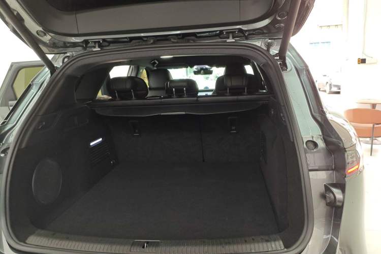 Used VOYAH FREE 2025 318 259 km All-Wheel-Drive Exploration Edition