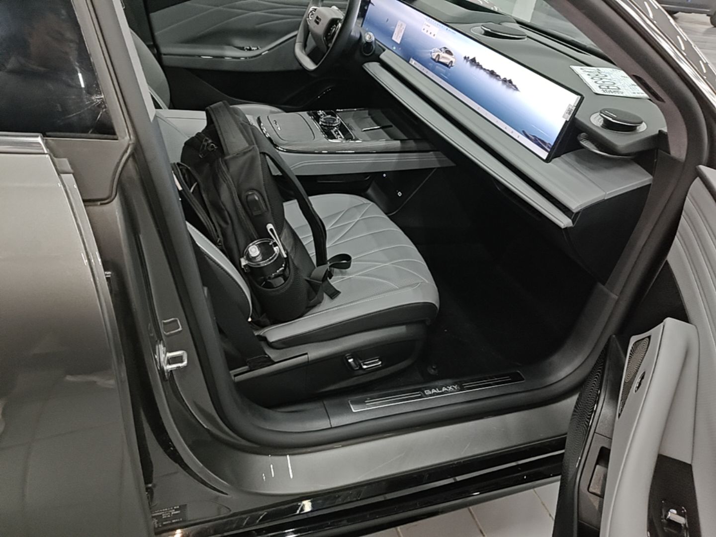 Geely Galaxy E8 2025 700 km Long-Range Intelligent Driving Version — снимка 19