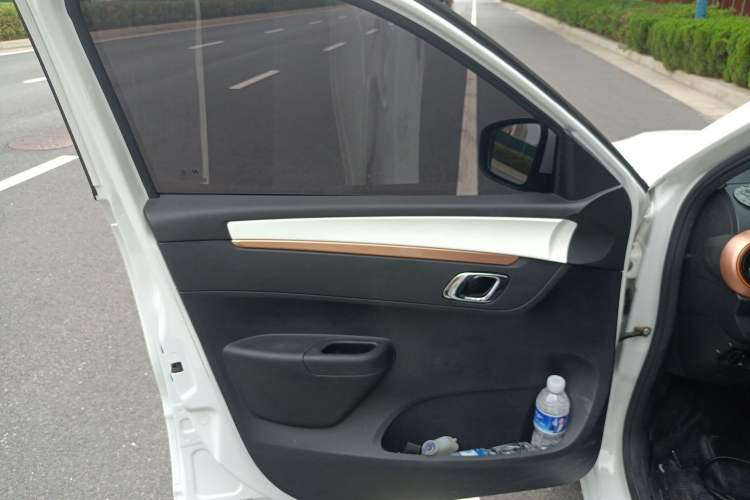 Used Dongfeng NAMMI BOX 2022 Light Wind Edition 201KM Standard Model
