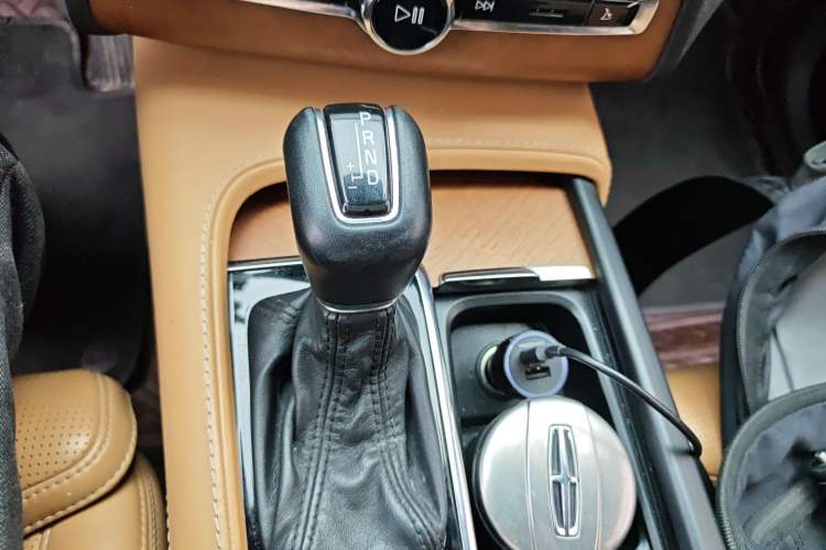 Used Volvo XC90 2018 T6 Prestige 7-Seater Gear Lever