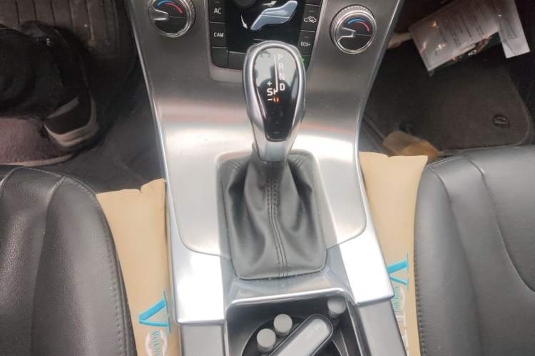 Used Volvo S60 2018 S60L T4 Smart & Ambitious Edition Gear Lever