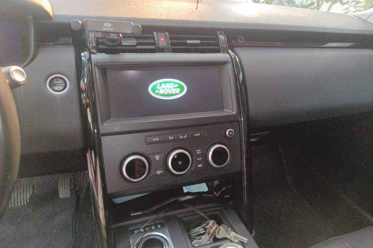 Used Land Rover Discovery 2020 2.0T SE Audio And AC Panel
