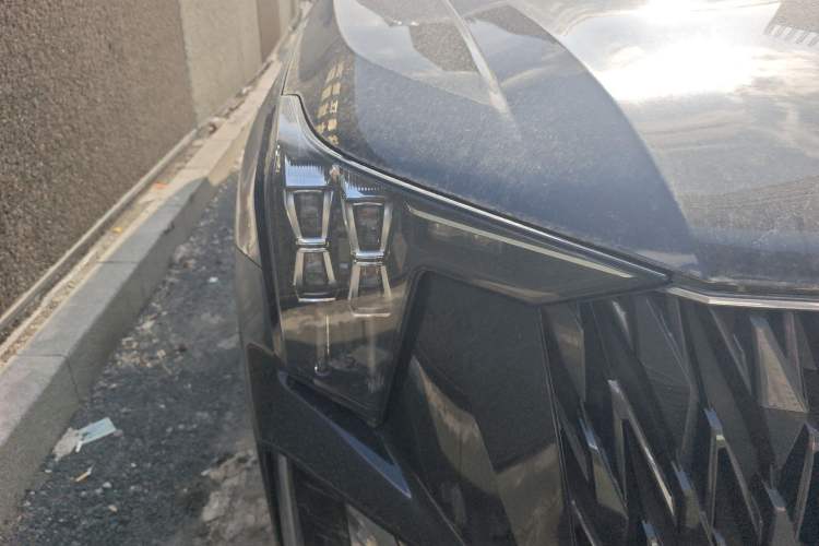 Used GAC Trumpchi GS8 2022 Double-Energy Series 2.0TM Four-Wheel Drive Premium Edition (7 Seats) Right Front Headlight