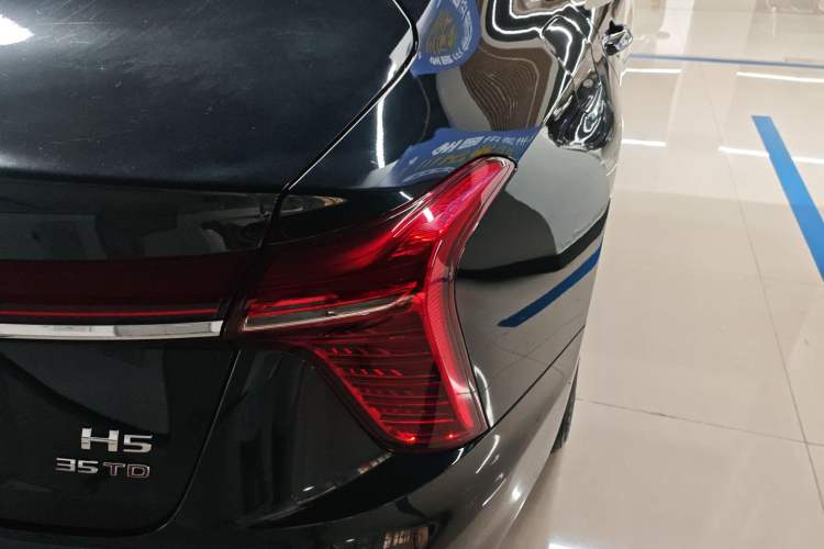 Used Hongqi H5 2024 1.5T DCT Smart Connect Flagship Edition Right Rear Taillight