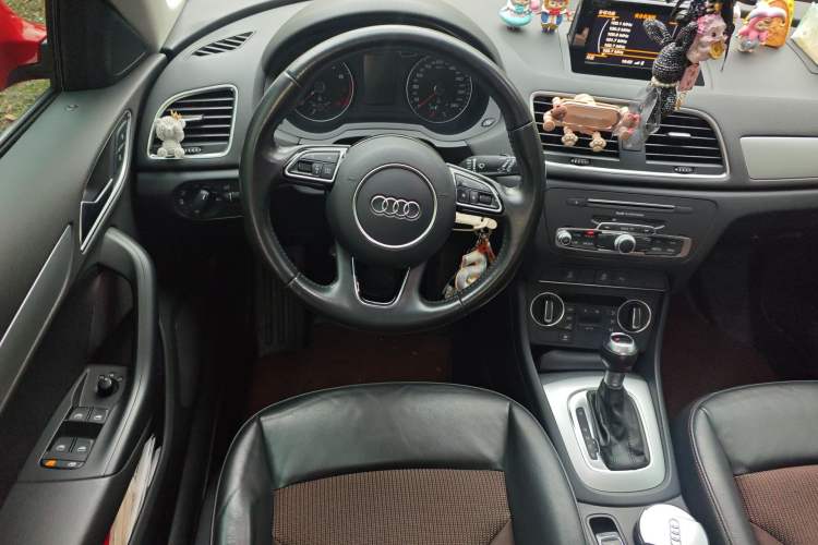 Used Audi Q3 2017 35 TFSI Fashion Model Steering Wheel