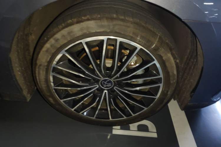 Used BYD Han 2022 DM-i 121KM Prestige Model Right Front Wheel Hub