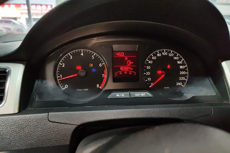 Used Volkswagen Santana 2015 1.6L Manual Comfort Edition