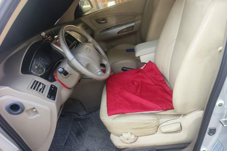 Used Hyundai Tucson 2009 2.0L Automatic Two-Wheel Drive with Sunroof Left Front Seat