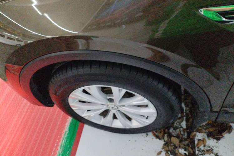 Used Volkswagen Tiguan L 2017 330TSI Automatic Two-Wheel Drive Luxury Edition Exterior 4