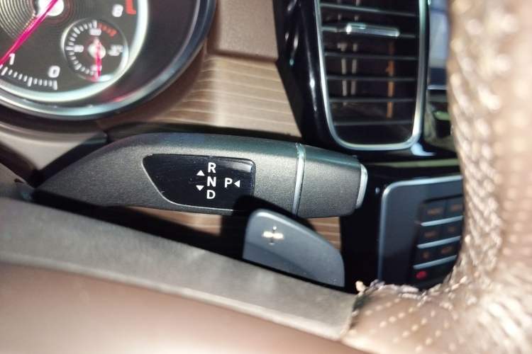 Used Mercedes-Benz GLE 2018 GLE 320 4MATIC Dynamic Edition Collector's Edition Gear Lever