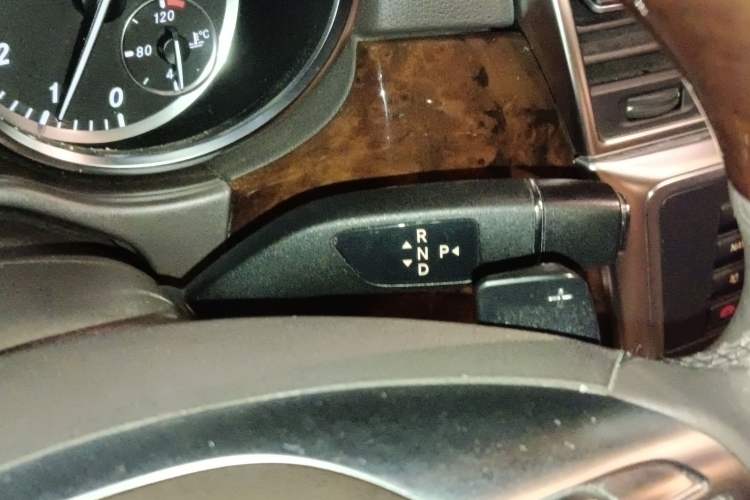 Used Mercedes-Benz M-Class 2012 ML 350 Sport Edition Gear Lever