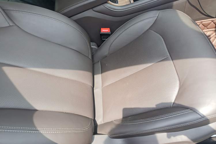 Used Roewe RX8 2018 30T Smart Connectivity All-Wheel Drive Supreme Edition