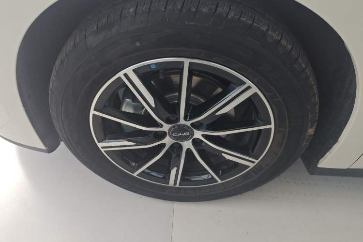 Used BYD Seal 06 New Energy 2025 DM-i Smart Drive 120KM Deluxe Model Left Front Wheel Hub