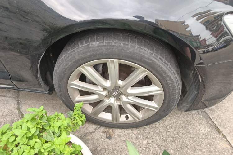 Used Audi A6L 2012 35 FSI quattro Luxury Model Right Front Wheel Hub