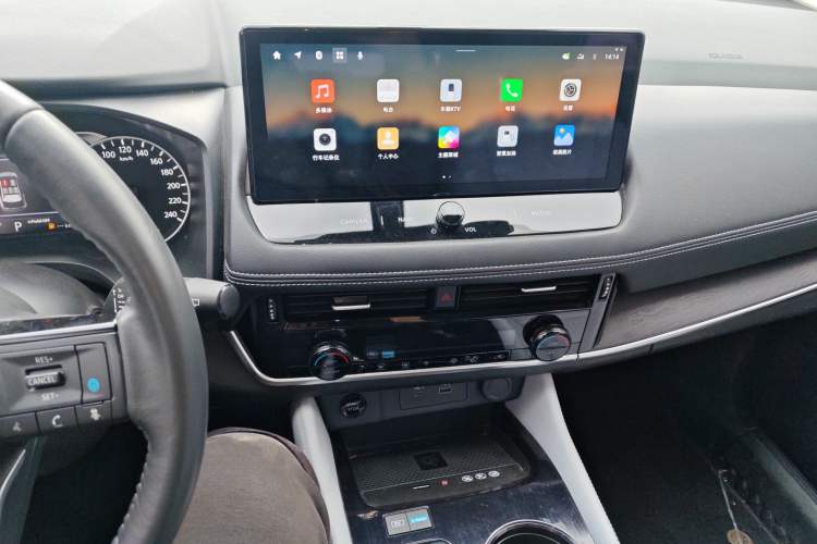 Used Nissan X-Trail 2023 e-POWER Ultra-Hybrid Dual-Motor All-Wheel-Drive Luxury Edition Audio And AC Panel