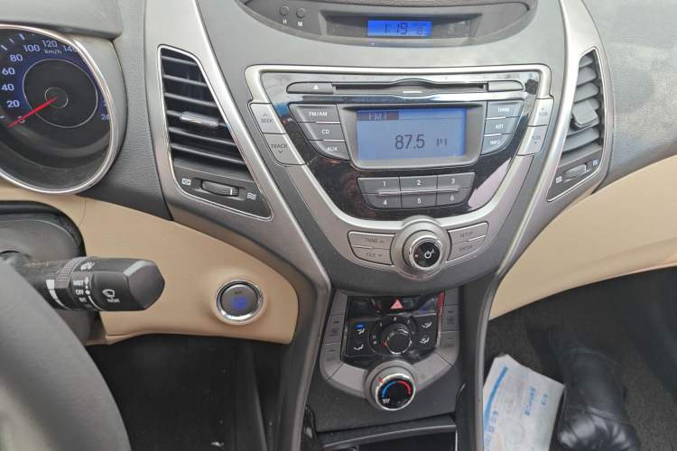 Used Hyundai Elantra (5th Generation / Langdong) 2012 1.6L Manual Leading Model