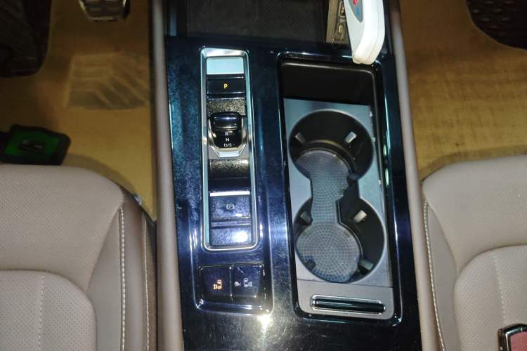 Used Volkswagen Viloran 2023 380TSI Luxury Edition Gear Lever