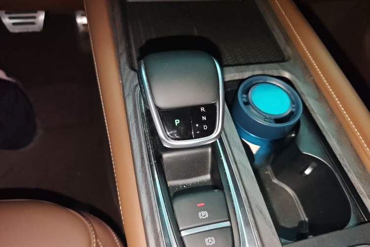 Used Chery Arrizo 8 2024 High-Performance Edition 2.0T DCT Powerfully Tuned Gear Lever