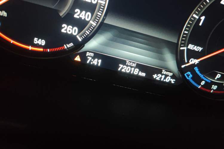 Used BMW 3 Series 2018 320Li Leading Model M Sport Package Odometer Close Up