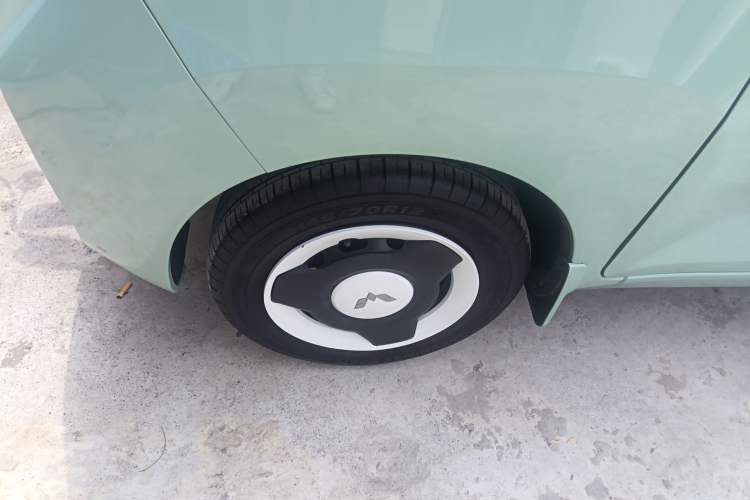 Used Wuling Hongguang MINIEV 2021 Macaron Sandwich Model 120 km Lithium Iron Phosphate Exterior 4