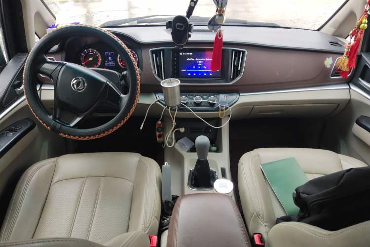 Used FORTHING Lingzhi 2018 M5L 1.6L 7-Seater Luxury Model Center Console