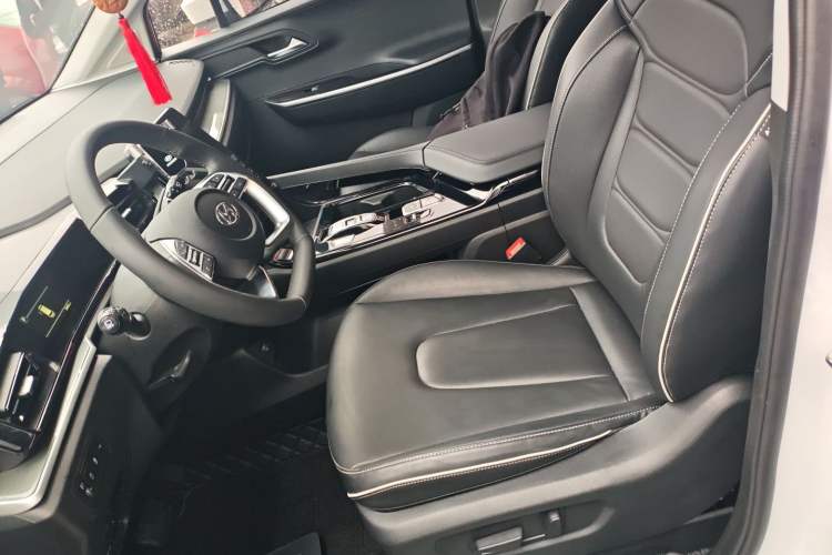 Used Hyundai Custo 2024 270TGDi LUX Prestige Edition Left Front Seat