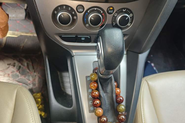 Used Ford Focus 2012 Hatchback 1.6L Automatic Comfort Model Gear Lever