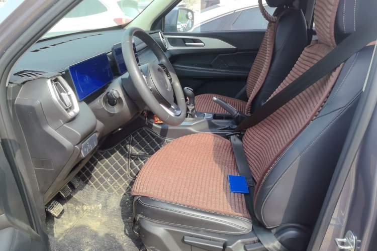 Used Great Wall King Kong Poer 2022 2.0T Manual Gasoline Two-Wheel-Drive Elite Version with Long Bed – GW4C20B Left Front Seat