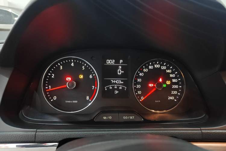 Used Volkswagen Gran Lavida 2013 1.4 TSI Automatic Luxury Model
