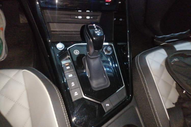 Used Volkswagen Tayron 2024 300TSI Two-Wheel-Drive Luxury Plus Advanced Version Gear Lever