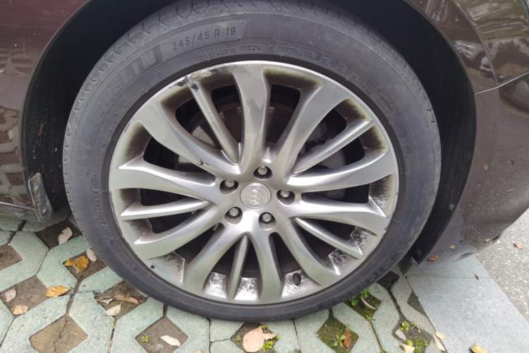 Used Buick LaCrosse 2018 28T Luxury Model Right Front Wheel Hub