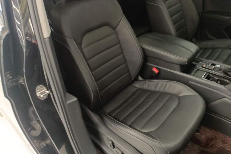 Used Volkswagen Teramont 2020 330TSI Two-Wheel-Drive Luxury Edition China VI Standard Right Front Seat