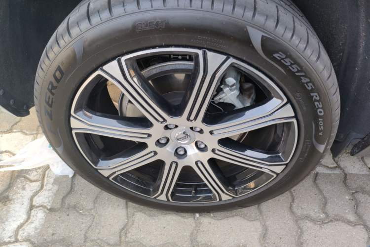 Used Volvo XC60 New Energy 2019 T8 E-Drive Hybrid Prestige Luxury Version China V Standard
