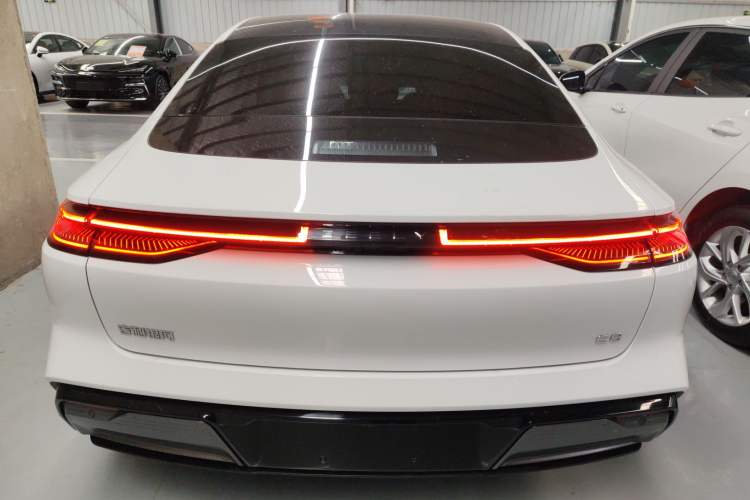 Used Geely Galaxy E8 2024 665 km Range Rear-Drive Starship Long-Range Version