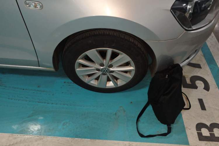 Used Volkswagen Jetta 2013 1.6L Manual Comfort Model Right Front Wheel Hub