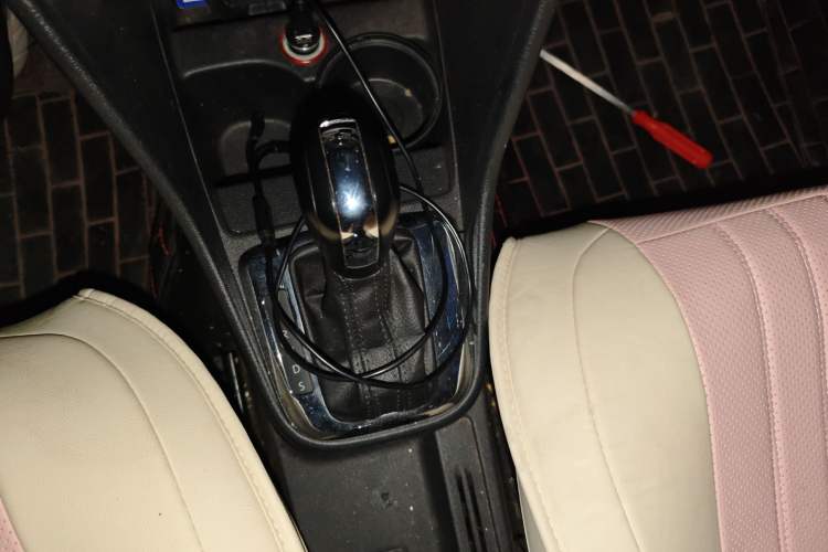 Used Volkswagen Jetta 2015 1.6L Automatic Comfort Model Gear Lever