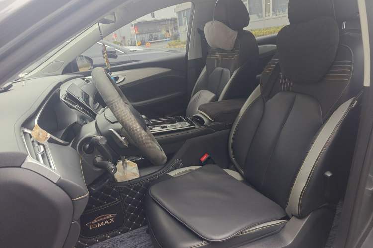 Used Roewe i6 MAX 2020 300TGI Automatic Supreme Edition with Cool Sunroof and Advanced Driving Features