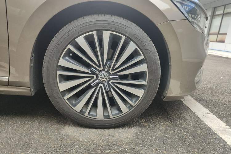 Used Volkswagen Passat 2019 330TSI Luxury Edition China VI Standard
