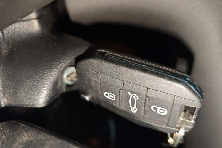 Used Peugeot 3008 2015 1.6THP Automatic Prestige Edition Vehicle Key