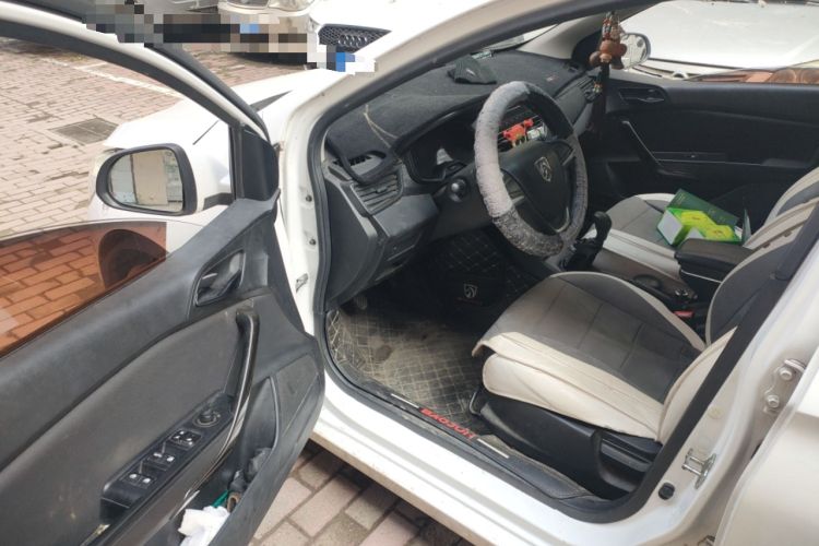 Used Baojun 310 2016 1.2L manual Comfort trim level