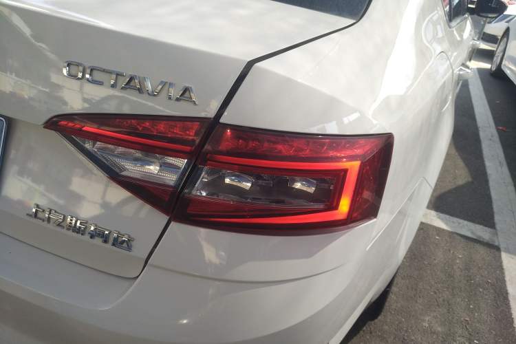 Used Skoda Octavia 2018 1.6L Automatic Luxury Edition