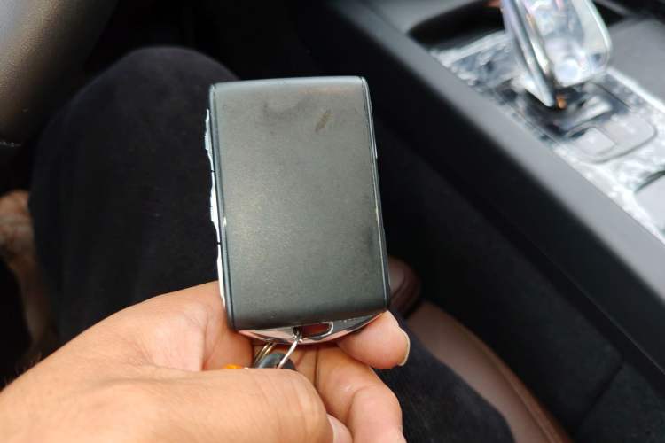 Used Volvo XC60 2024 B5 4x4 Smart Luxury Edition Vehicle Key