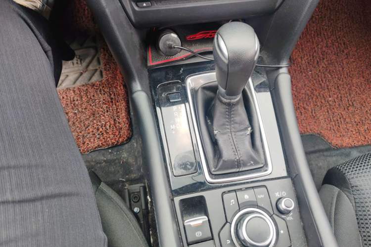 Used Mazda 3 Axela 2017 Hatchback 1.5L Automatic Luxury Model Emission Standard China V