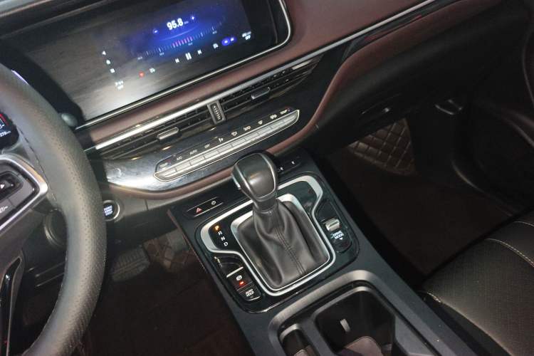 Used GAC Trumpchi M6 2021 PRO 270T DCT Luxury Edition Gear Lever