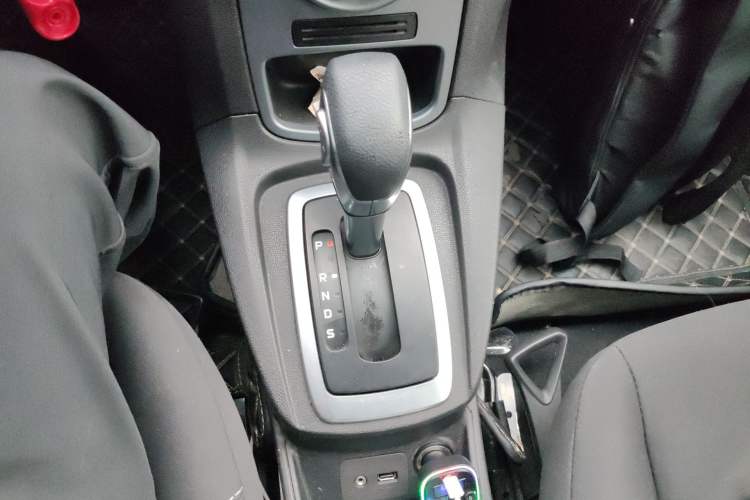 Used Ford Fiesta 2013 Hatchback 1.5L Automatic Fashion Edition Gear Lever