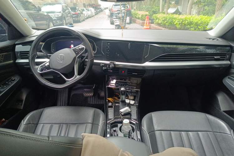 Used Volkswagen Passat New Energy 2022 430 PHEV Hybrid Elite Edition Center Console